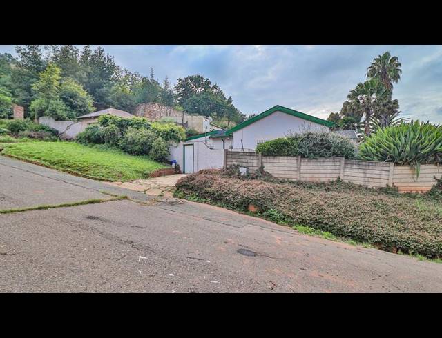 3 BEDROOM HOUSE FOR SALE IN BEZUIDENHOUT VALLEY